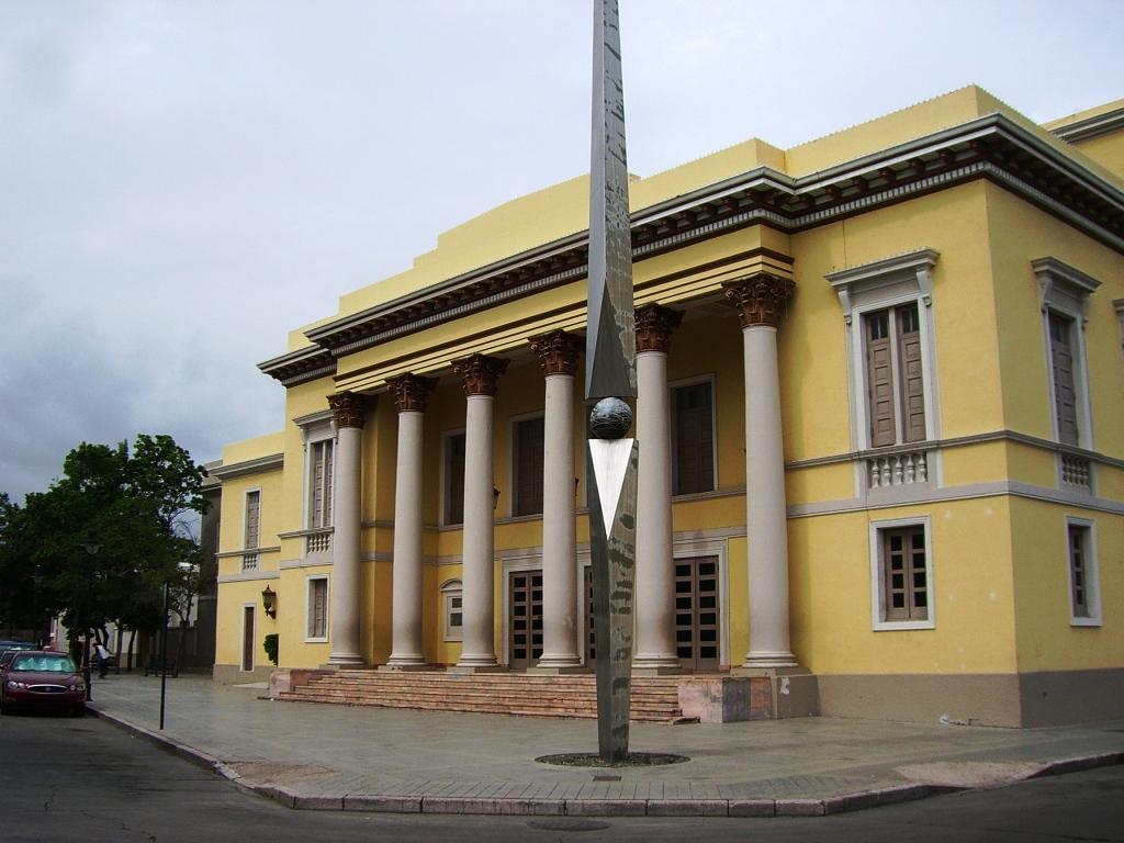Teatro La Perla - Ponce - 2011 00001
